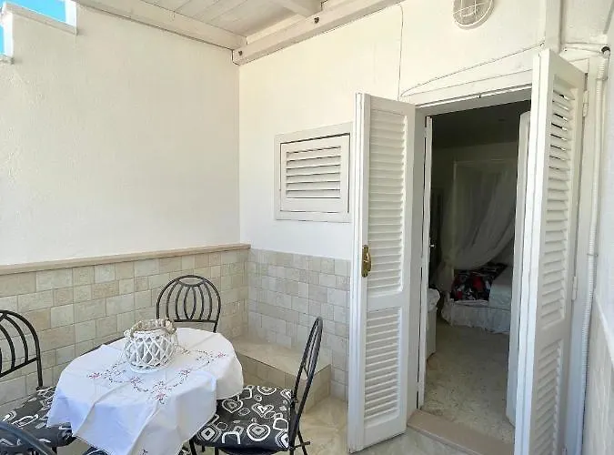 Luluc בית הארחה פולינאנו א מארה